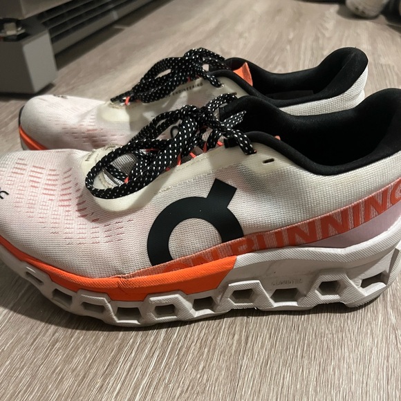 On Running Shoes - Oncloud Monster